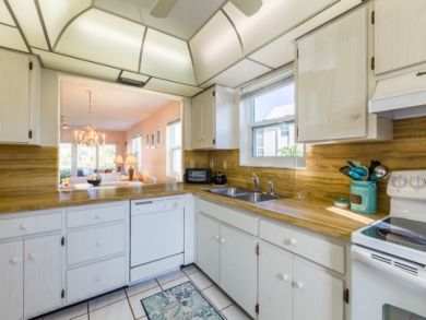 Marco Island 2 Bedroom Condo with Pool Close to the Beach