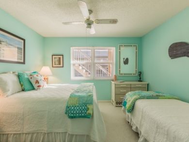 Marco Island 2 Bedroom Condo with Pool Close to the Beach