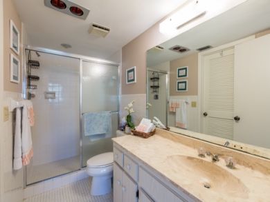 Marco Island 2 Bedroom Condo with Pool Close to the Beach