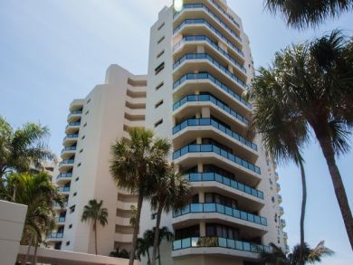 Beautiful Beach Vacation Rental on Marco Island with Pool