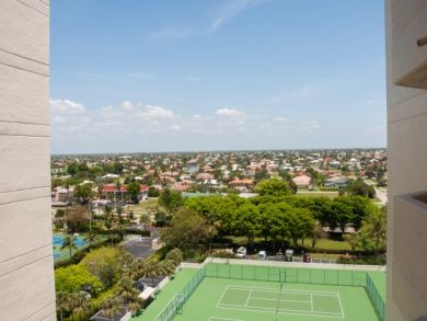 Beautiful Beach Vacation Rental on Marco Island with Pool