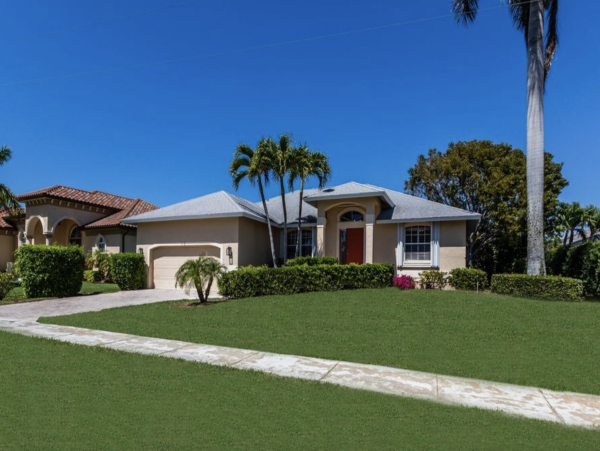 Three Bedroom Pool Vacation Home Marco