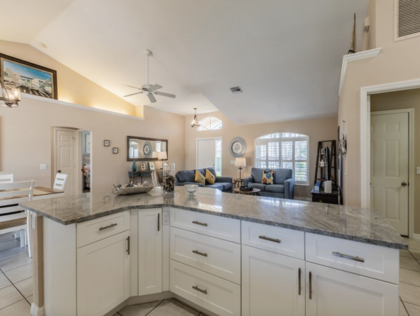 Three Bedroom Pool Vacation Home Marco