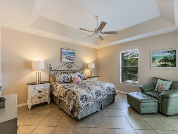 Three Bedroom Pool Vacation Home Marco