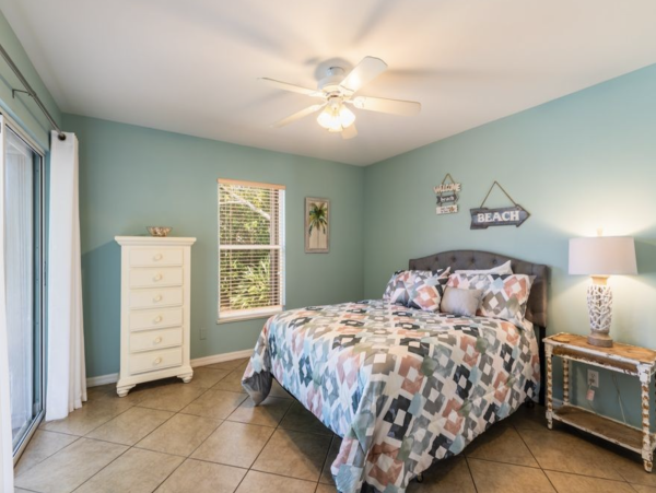 Three Bedroom Pool Vacation Home Marco