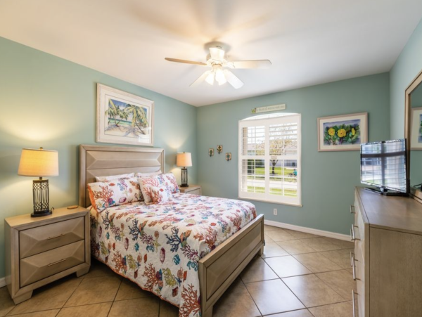 Three Bedroom Pool Vacation Home Marco