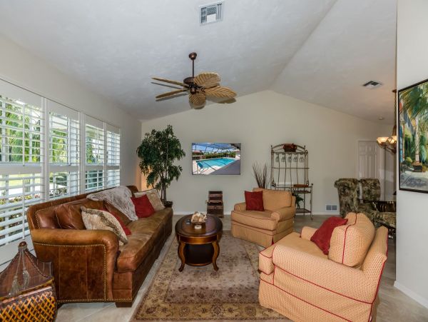 Marco Island 3 Bedroom Vacation Home Sleeps 6 - Private Pool