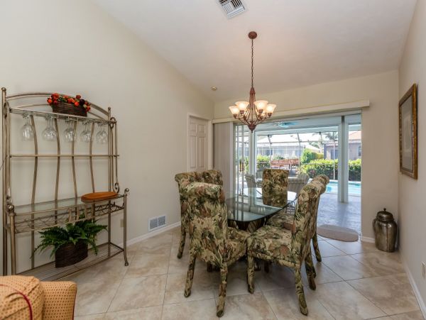 Marco Island 3 Bedroom Vacation Home Sleeps 6 - Private Pool