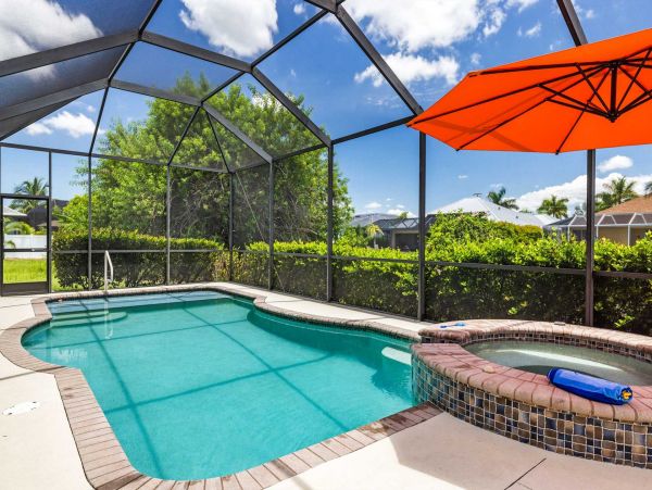 Canal-front Luxury Pool Vacation Villa in Cape Coral Sleeps 6 Guests