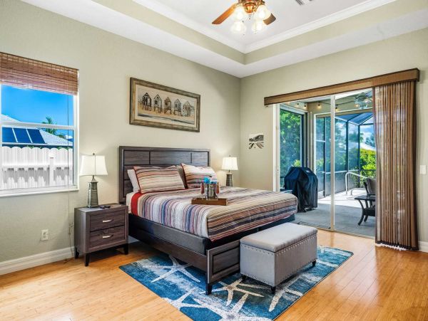 Canal-front Luxury Pool Vacation Villa in Cape Coral Sleeps 6 Guests