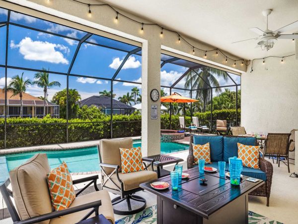 Canal-front Luxury Pool Vacation Villa in Cape Coral Sleeps 6 Guests