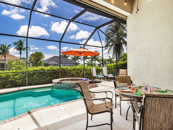 Canal-front Luxury Pool Vacation Villa in Cape Coral Sleeps 6 Guests