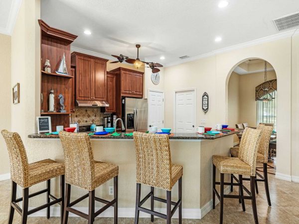 Canal-front Luxury Pool Vacation Villa in Cape Coral Sleeps 6 Guests