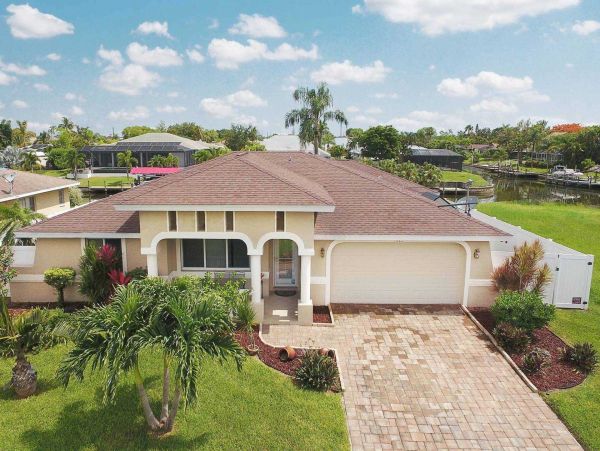 Cape Coral Vacation Rental Home Sleeps Eight Guests