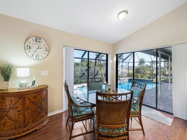 Cape Coral Lovely Waterside Vacation Pool Home Canal Views