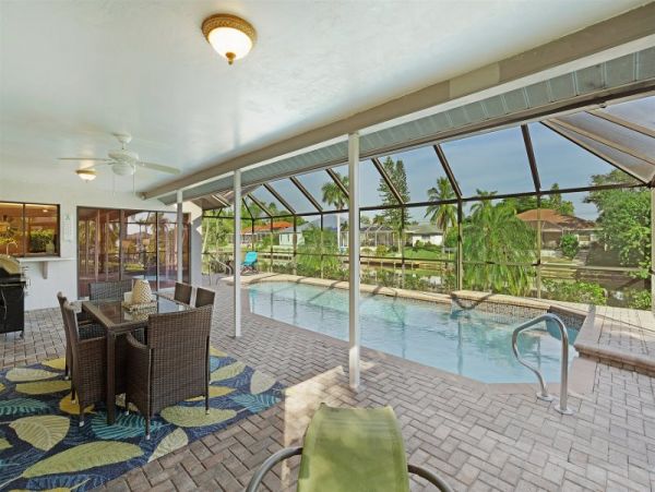 Cape Coral Lovely Waterside Vacation Pool Home Canal Views
