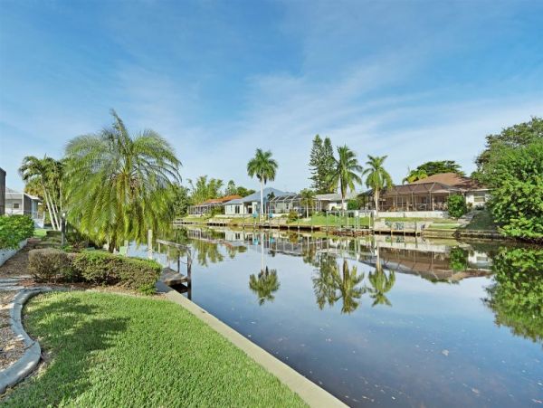 Cape Coral Lovely Waterside Vacation Pool Home Canal Views