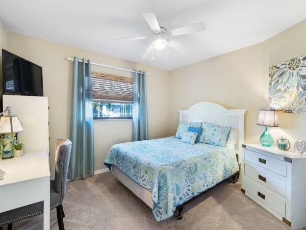 Cape Coral Lovely Waterside Vacation Pool Home Canal Views