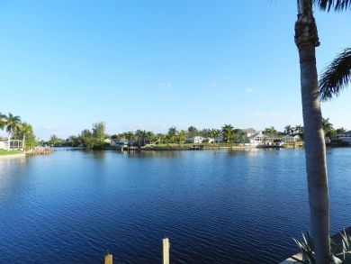 Canal Front 3 Bedrooms Home Sleeps 6 Guests in Cape Coral