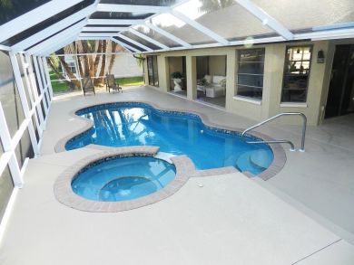 Canal Front 3 Bedrooms Home Sleeps 6 Guests in Cape Coral