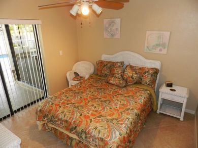 Canal Front 3 Bedrooms Home Sleeps 6 Guests in Cape Coral