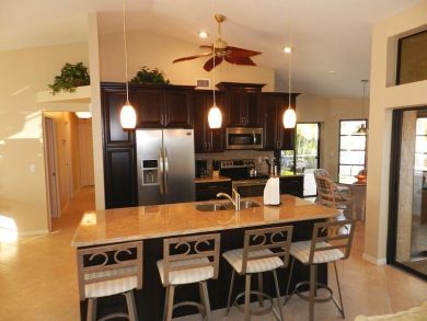 Canal Front 3 Bedrooms Home Sleeps 6 Guests in Cape Coral