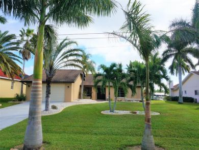 Canal Front 3 Bedrooms Home Sleeps 6 Guests in Cape Coral