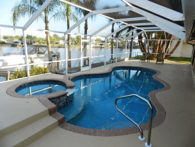 Canal Front 3 Bedrooms Home Sleeps 6 Guests in Cape Coral