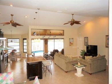 Canal Front 3 Bedrooms Home Sleeps 6 Guests in Cape Coral
