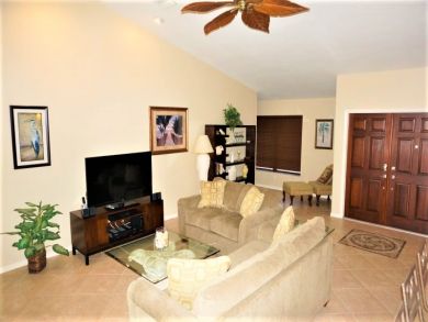 Canal Front 3 Bedrooms Home Sleeps 6 Guests in Cape Coral