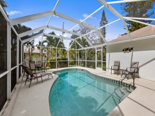 Cape Coral Three Bedroom Vacation Home with a Pool Sleeps 8