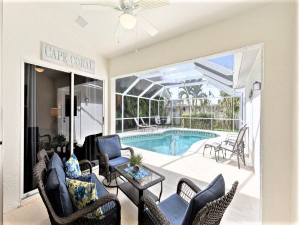 Cape Coral Three Bedroom Vacation Home with a Pool Sleeps 8