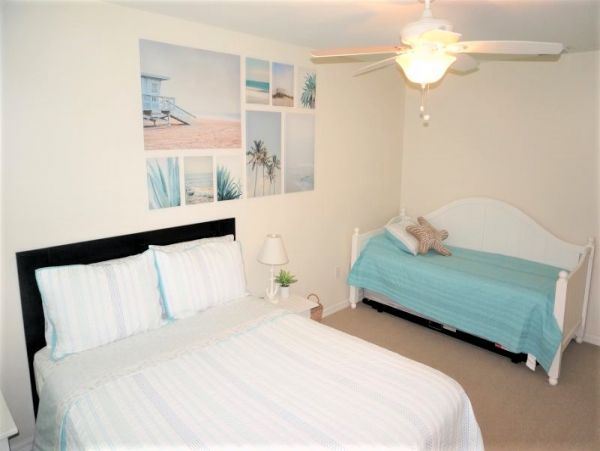 Cape Coral Three Bedroom Vacation Home with a Pool Sleeps 8