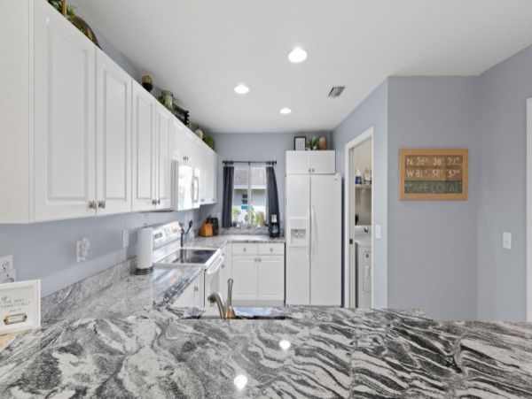 Cape Coral Three Bedroom Vacation Home with a Pool Sleeps 8