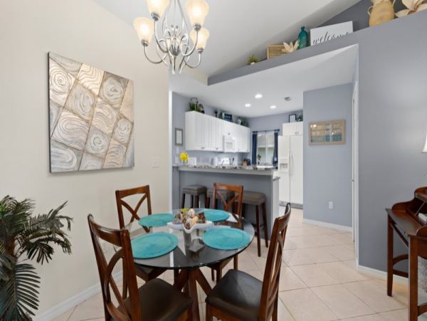 Cape Coral Three Bedroom Vacation Home with a Pool Sleeps 8