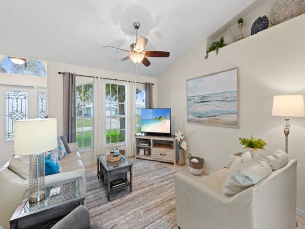 Cape Coral Three Bedroom Vacation Home with a Pool Sleeps 8