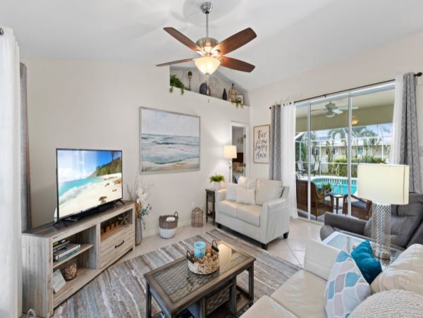 Cape Coral Three Bedroom Vacation Home with a Pool Sleeps 8