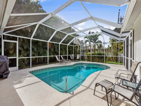 Cape Coral Three Bedroom Vacation Home with a Pool Sleeps 8