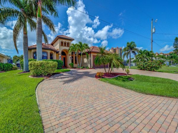 Canal Front Three-Bedroom Vacation Home in Cape Coral