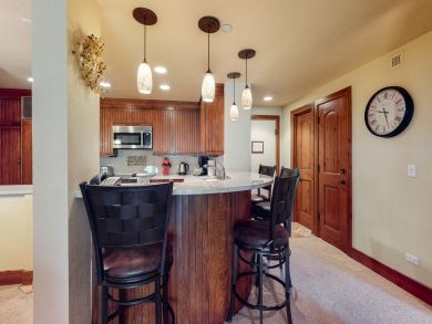 Great Skier's Condo with Shared Pool & Spa Walk to Lifts Great Skier's Condo with Shared Pool & Spa Walk to Lifts