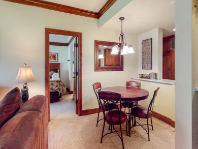 Great Skier's Condo with Shared Pool & Spa Walk to Lifts Great Skier's Condo with Shared Pool & Spa Walk to Lifts