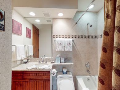 Great Skier's Condo with Shared Pool & Spa Walk to Lifts Great Skier's Condo with Shared Pool & Spa Walk to Lifts