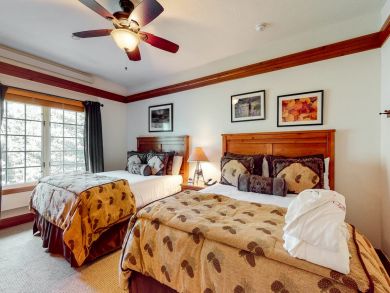 Great Skier's Condo with Shared Pool & Spa Walk to Lifts Great Skier's Condo with Shared Pool & Spa Walk to Lifts