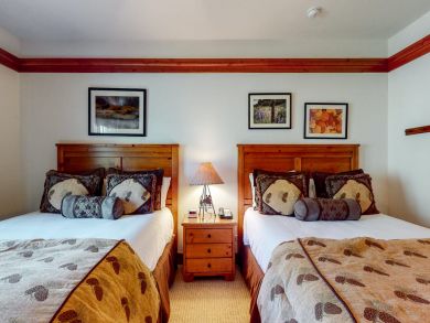 Great Skier's Condo with Shared Pool & Spa Walk to Lifts Great Skier's Condo with Shared Pool & Spa Walk to Lifts