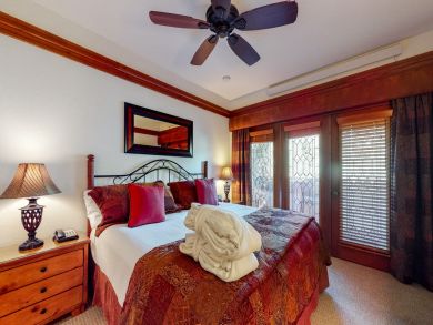 Great Skier's Condo with Shared Pool & Spa Walk to Lifts Great Skier's Condo with Shared Pool & Spa Walk to Lifts