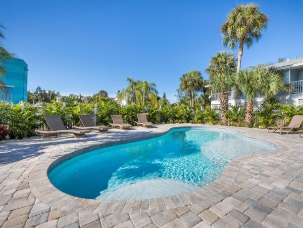 Three Bedroom Cottage Just Steps to Siesta Key Beach