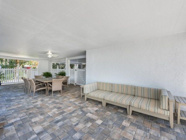 Three Bedroom Cottage Just Steps to Siesta Key Beach