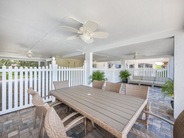 A New Siesta Key House Rental Stroll to Beach