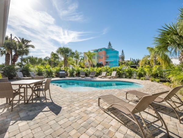 A New Siesta Key House Rental Stroll to Beach