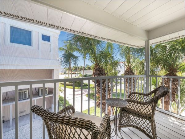 A New Siesta Key House Rental Stroll to Beach